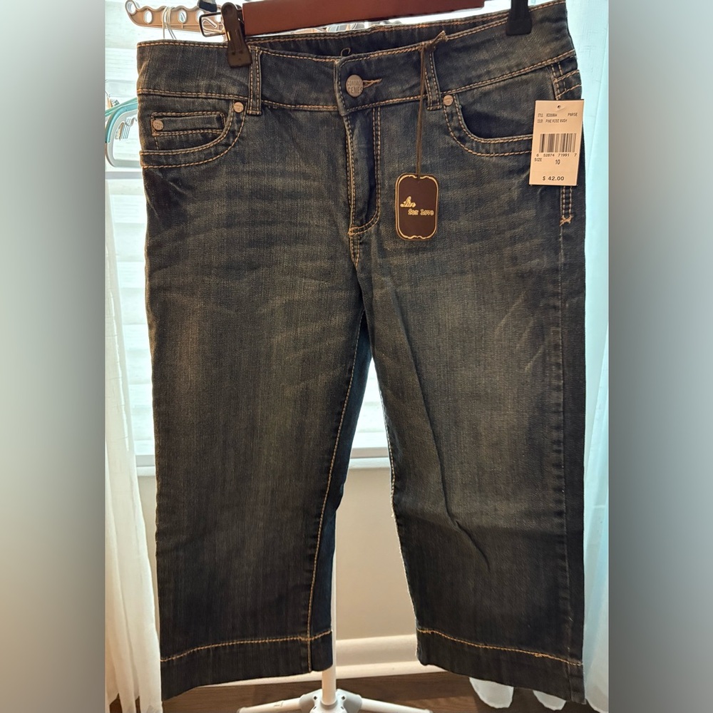 Common Genes size 10  Capri Jean's 32/18  Women's Light  Denim Cotton